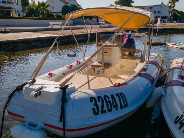 Wynajem Łódż półsztywna w Vir - barracuda 530 Barracuda 530