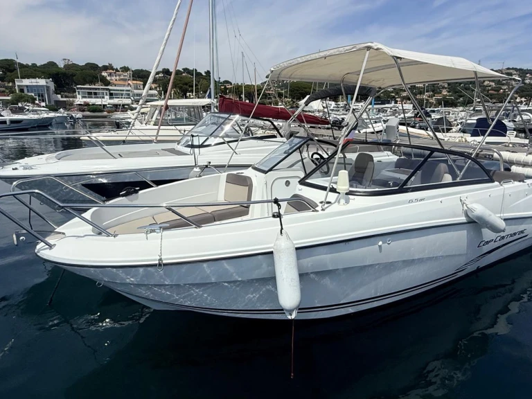 Wynajem w Les Issambres- Jeanneau Cap Camarat 6.5 BR na SamBoat