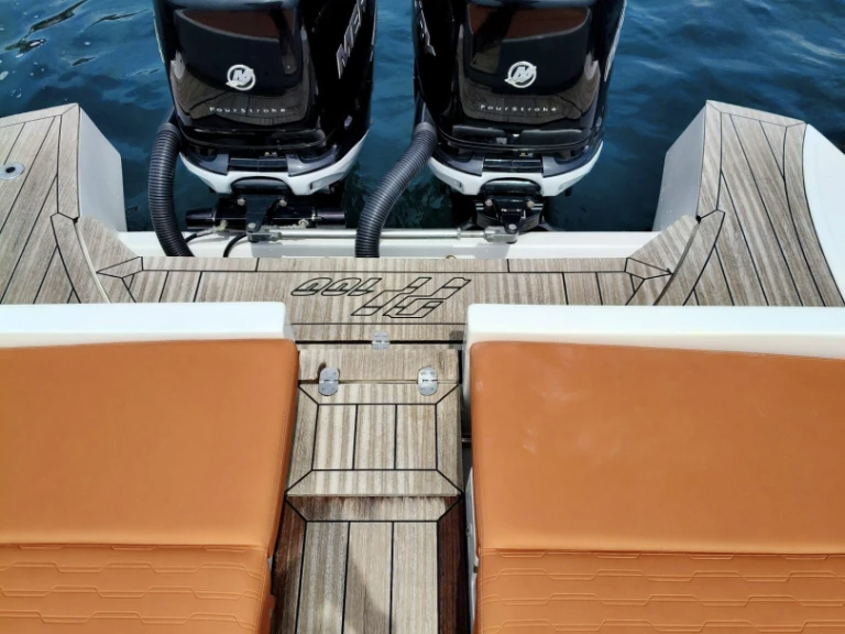 Panamera Yacht PY 100 T Top między profesjonalistami a osobami prywatnymi w Neapol