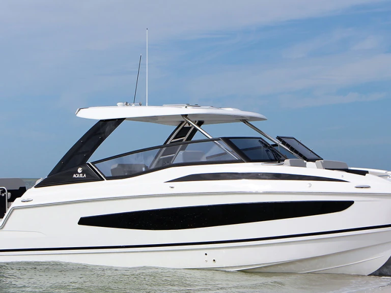 Wynajem łodzi Le Marin tanio Aquila 32 Sport