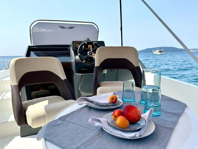 Wynajmij Bénéteau Flyer 6 SUNdeck w La Seyne-sur-Mer