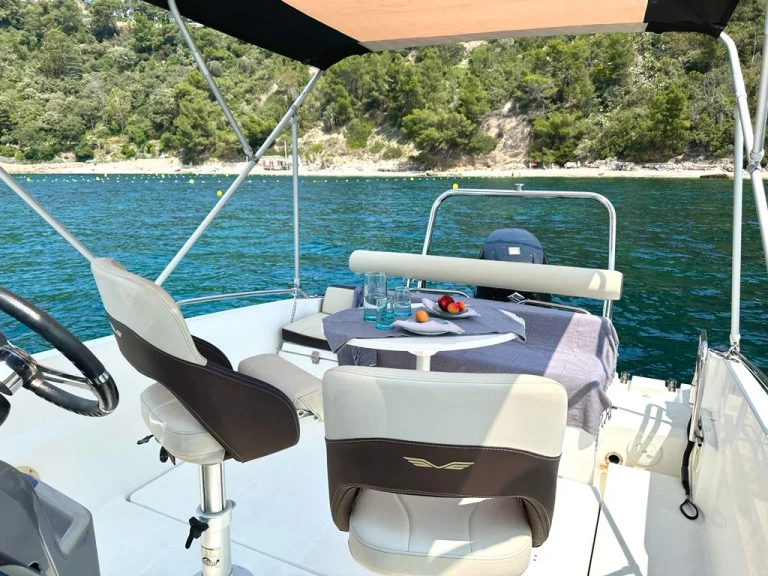 Wynajem łodzi Bénéteau Flyer 6 SUNdeck w La Seyne-sur-Mer na SamBoat 