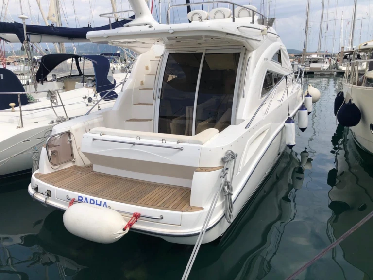 Wynajem Luksusowy jacht Sealine z patentem 