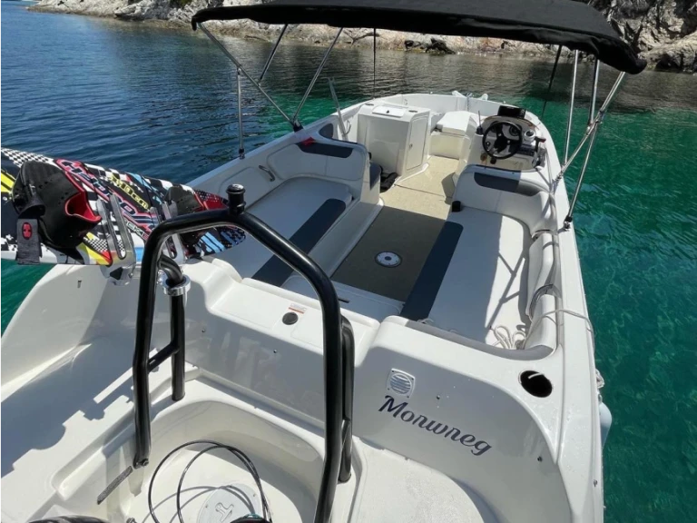 Wynajmij Motorówka z lub bez skippera Bayliner w Hyeres