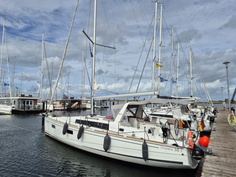 Wynajmij Bénéteau Oceanis 38.1 w Heiligenhafen