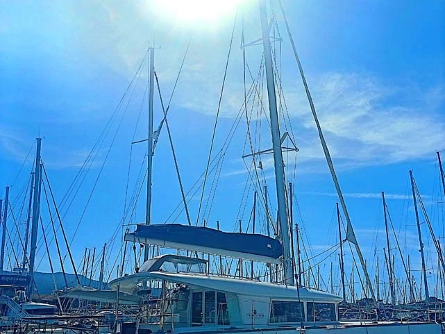 Wynajem Katamaran Lagoon z patentem 