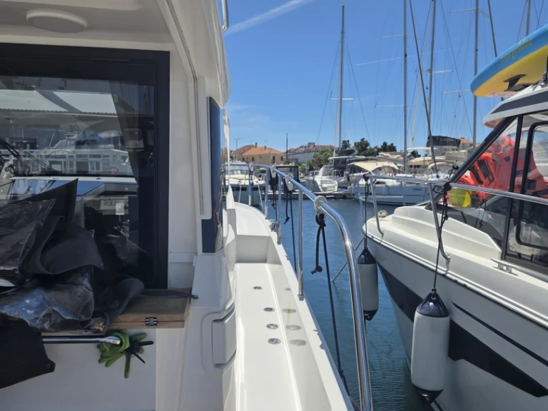 Wynajmij Motorówka z lub bez skippera Sealine w Biograd na Moru
