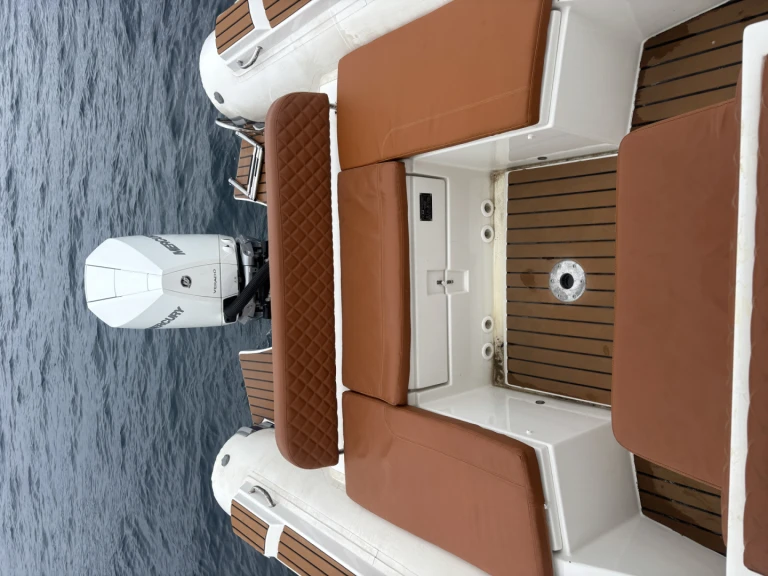 Tiger Marine 850 Open między profesjonalistami a osobami prywatnymi w Marsylia