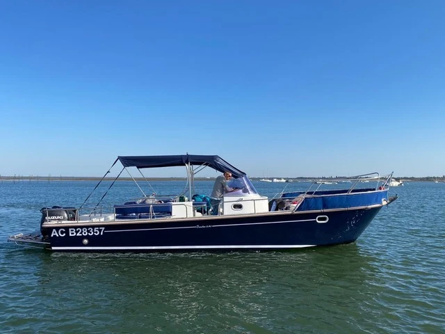 Wynajem łodzi Arcachon tanio Beacher V8