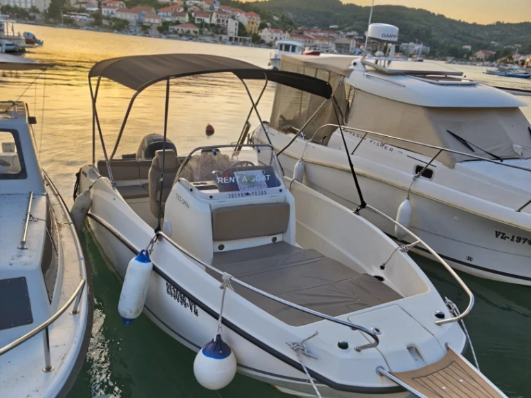 Wynajem łodzi Vela Luka tanio Activ 555 Open