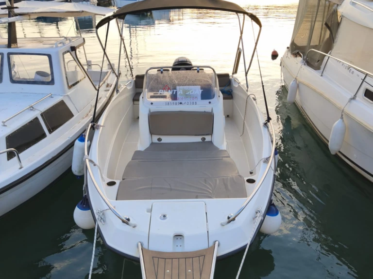 Wynajmij Quicksilver Activ 555 Open w Vela Luka