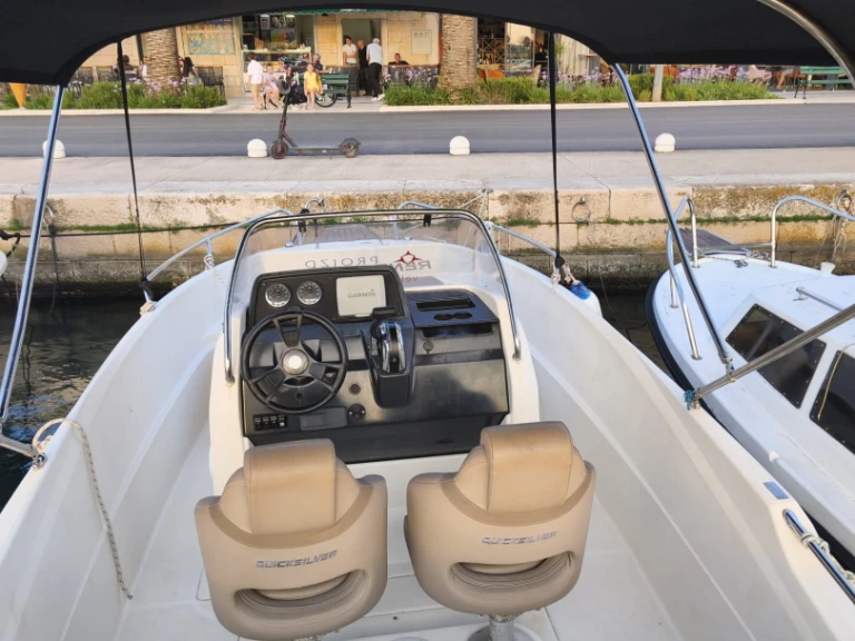 Wynajem Motorówka w Vela Luka - Quicksilver Activ 555 Open