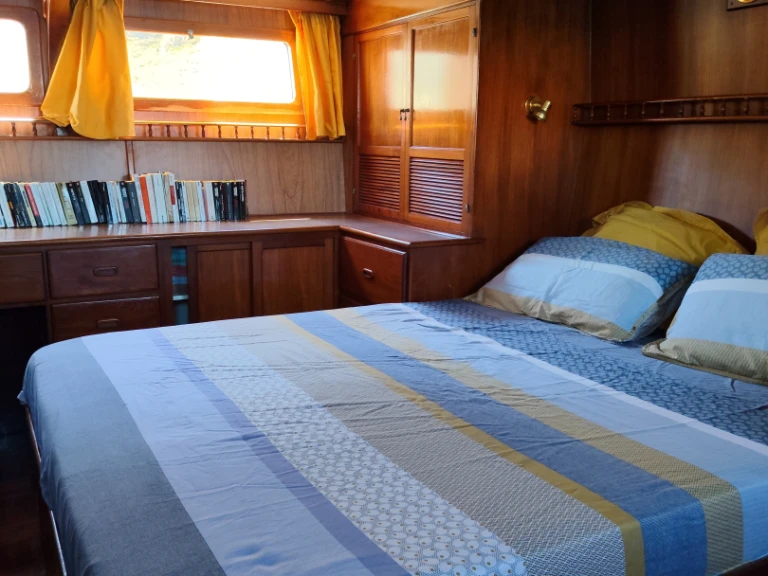 Wynajem Motorówka MODERN BOAT z patentem 