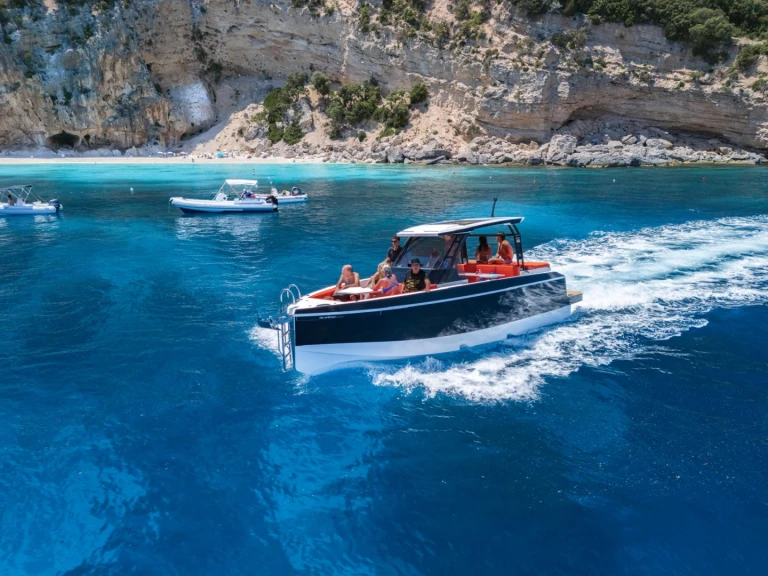 Wynajmij Motorówka z lub bez skippera De Antonio Yacht D29 w Cala Gonone