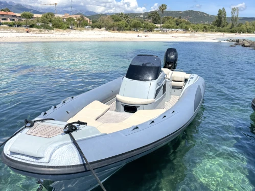 Lomac Adrenalina 9.0 między profesjonalistami a osobami prywatnymi w Porto-Vecchio