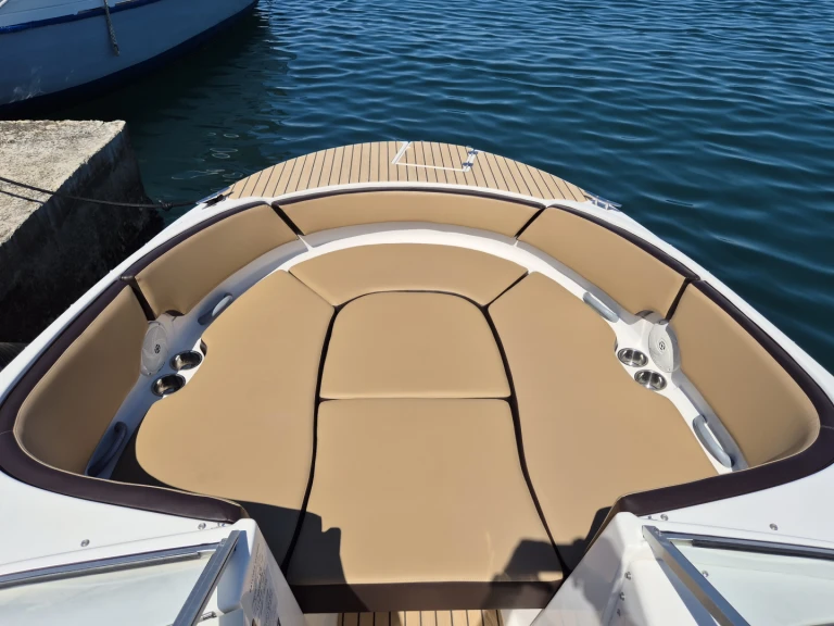 Bayliner Bayliner 249 SD między profesjonalistami a osobami prywatnymi w Porec