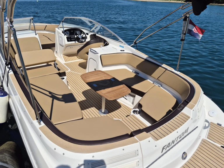 Wynajem łodzi Porec tanio Bayliner 249 SD