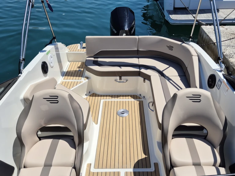 Wynajmij Bayliner VR6 OB w Porec