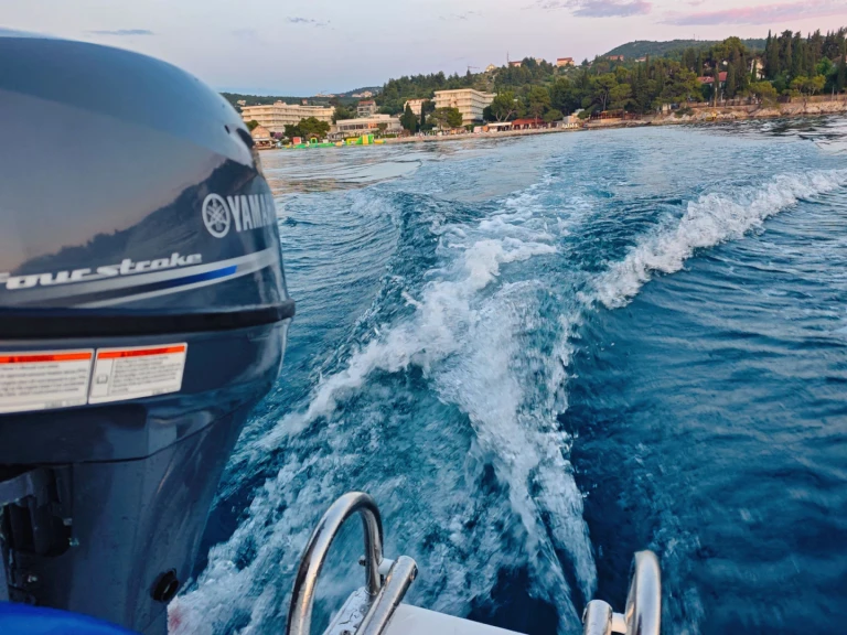 Wynajmij Elan Pasara 490 w Cavtat