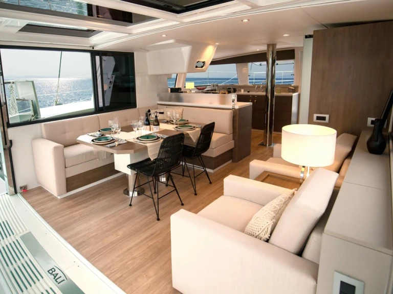 Wynajem łodzi Ibiza Town tanio Bali 4.4