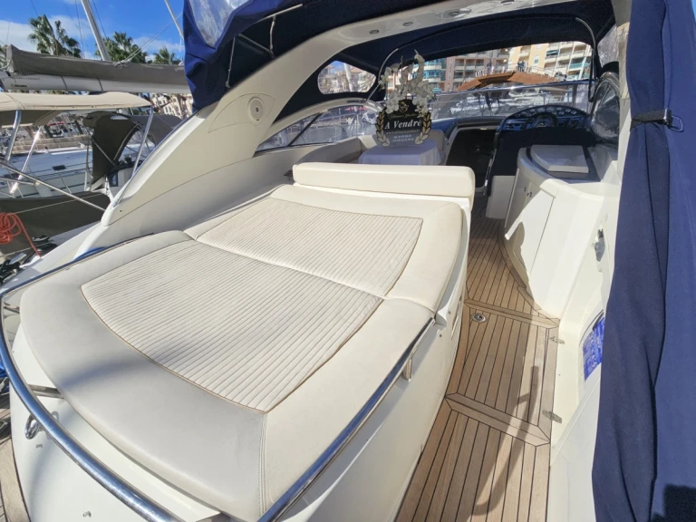 Wynajmij Motorówka z lub bez skippera Absolute Yachts w Saint-Raphael