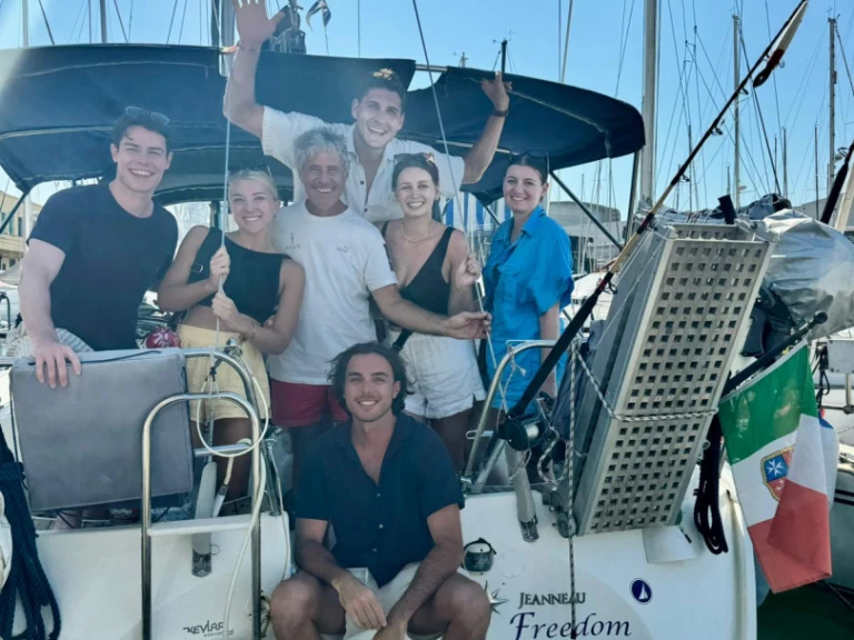 Jeanneau Sun Odyssey 40 między profesjonalistami a osobami prywatnymi w Marina Lido
