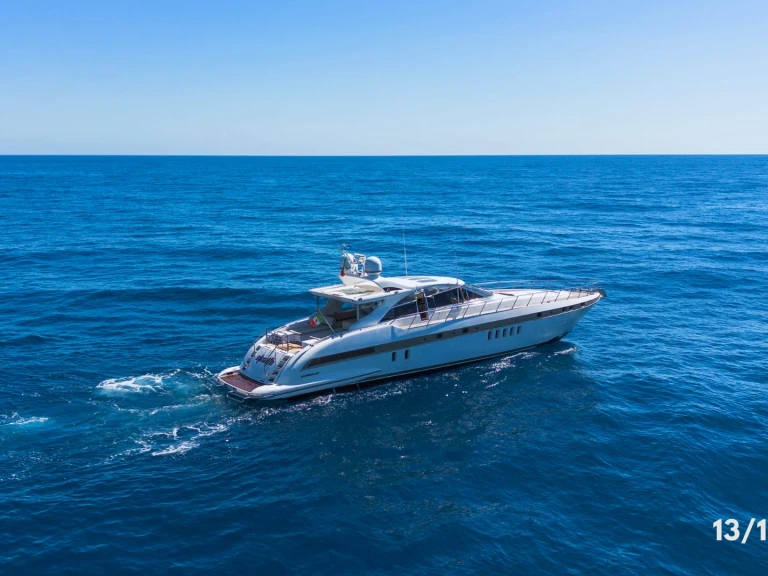 Overmarine S.p.a mangusta 80 między profesjonalistami a osobami prywatnymi w Cannes