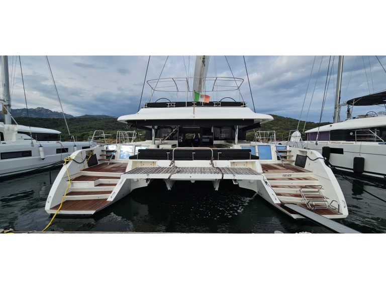 Lagoon Lagoon 620 między profesjonalistami a osobami prywatnymi w Olbia
