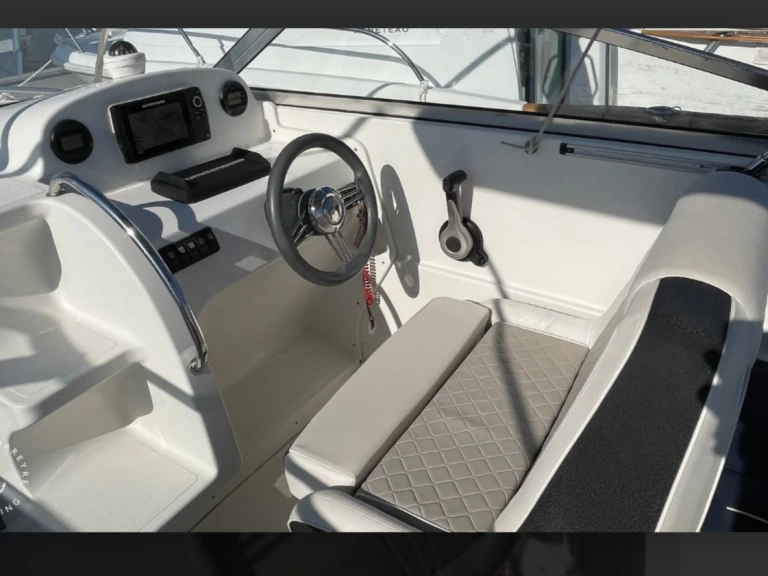 Pacific Craft Pacific Craft 690 DC między profesjonalistami a osobami prywatnymi w Pornichet