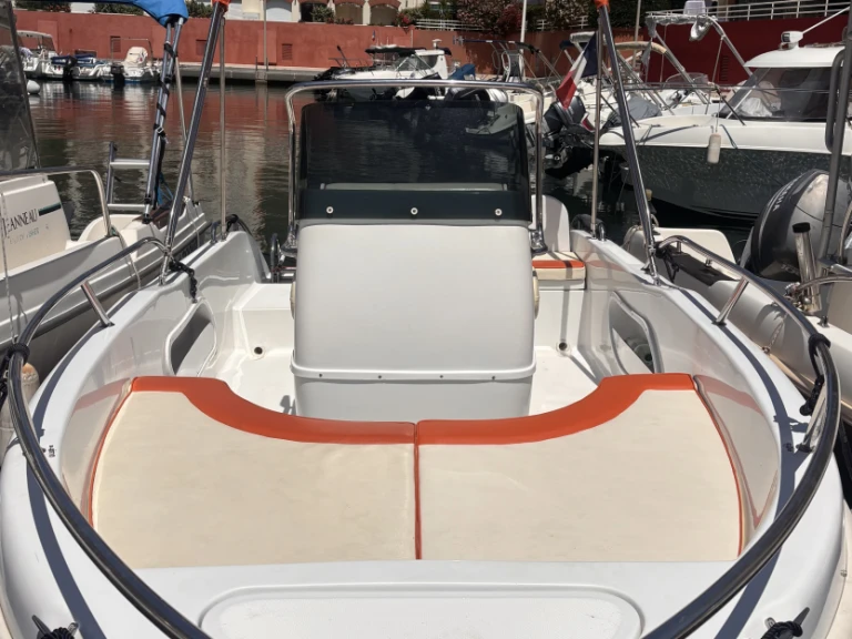 Motorówka do wynajmu w Port Fréjus w najlepszej cenie