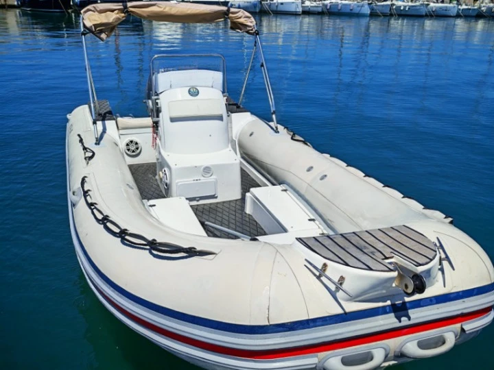 Wynajmij Łódż półsztywna z lub bez skippera Mistral w Marina di San Foca