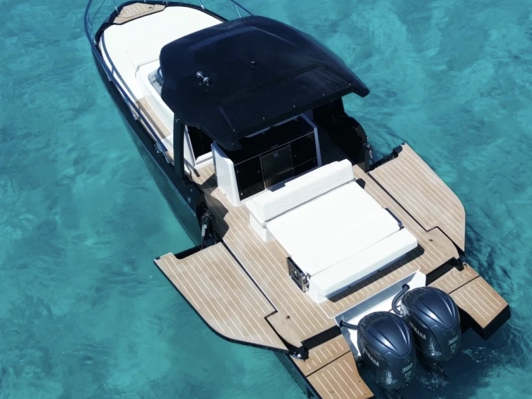 Idea Marine Idea 100 między profesjonalistami a osobami prywatnymi w Porto Cervo