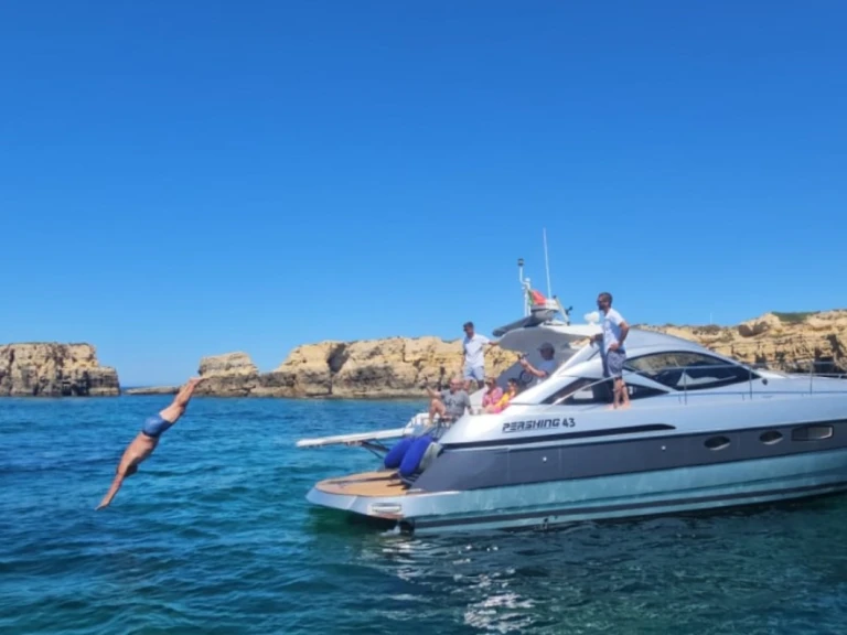 Pershing Pershing 43 HT między profesjonalistami a osobami prywatnymi w Albufeira
