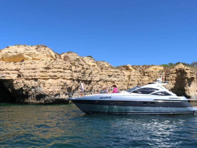 Wynajmij Luksusowy jacht z lub bez skippera Pershing w Albufeira