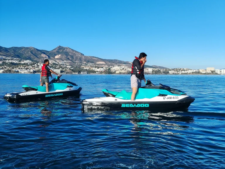 Sea-Doo 130 gti między profesjonalistami a osobami prywatnymi w Fuengirola