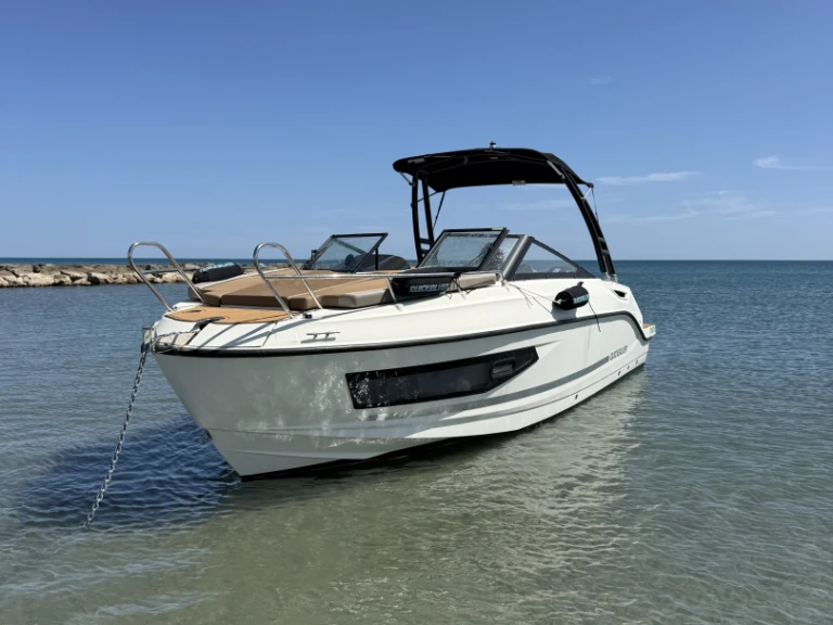 Motorówka do wynajmu w Port-Camargue w najlepszej cenie