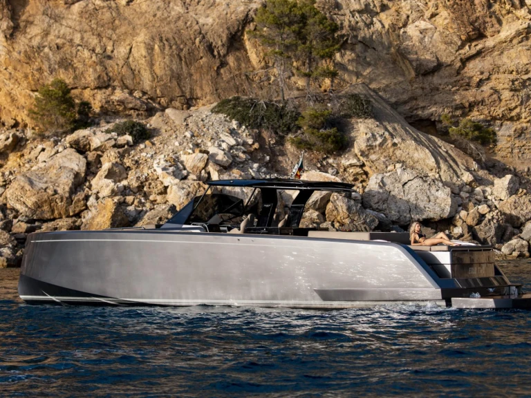 Pardo Yachts Pardo 50 między profesjonalistami a osobami prywatnymi w Mandelieu-la-Napoule