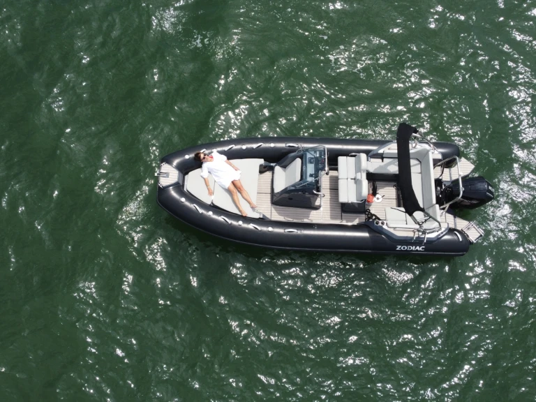Wynajem Łódż półsztywna Zodiac z patentem 