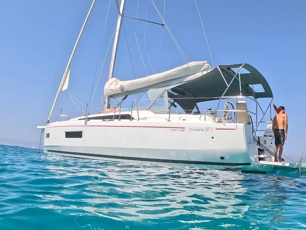 Wynajem Żaglowiec w Palma de Mallorca - Oceanis 37.1 firts line