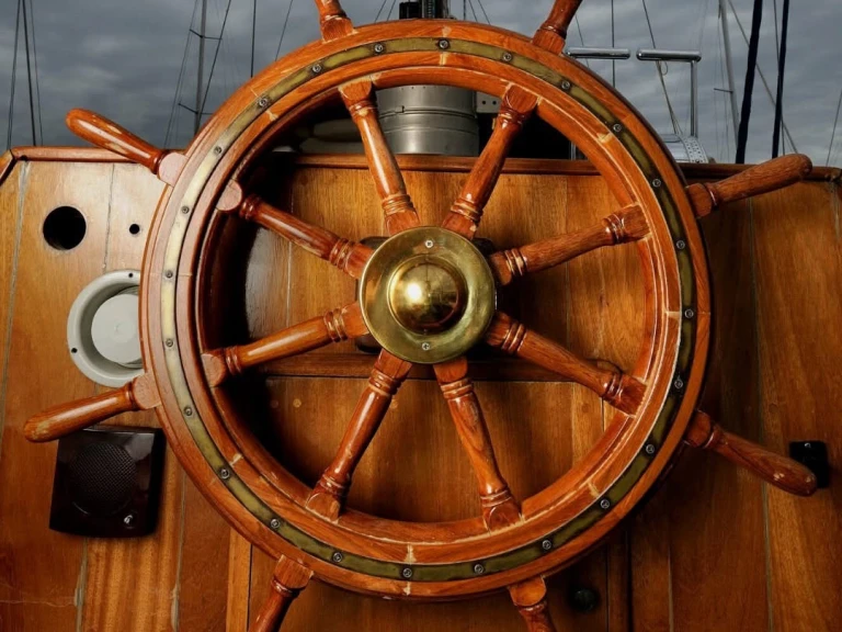 Wynajmij Traditional Wooden Yacht Virgo w Perigiali