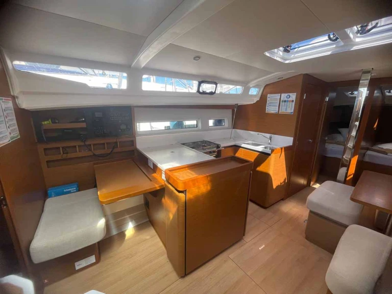 Wynajem łodzi Palma de Mallorca tanio Sun Odyssey 440