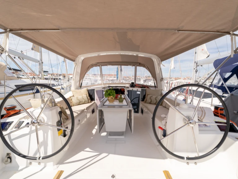 Wynajem łodzi Bénéteau Oceanis 41.1 w Pirovac na SamBoat 