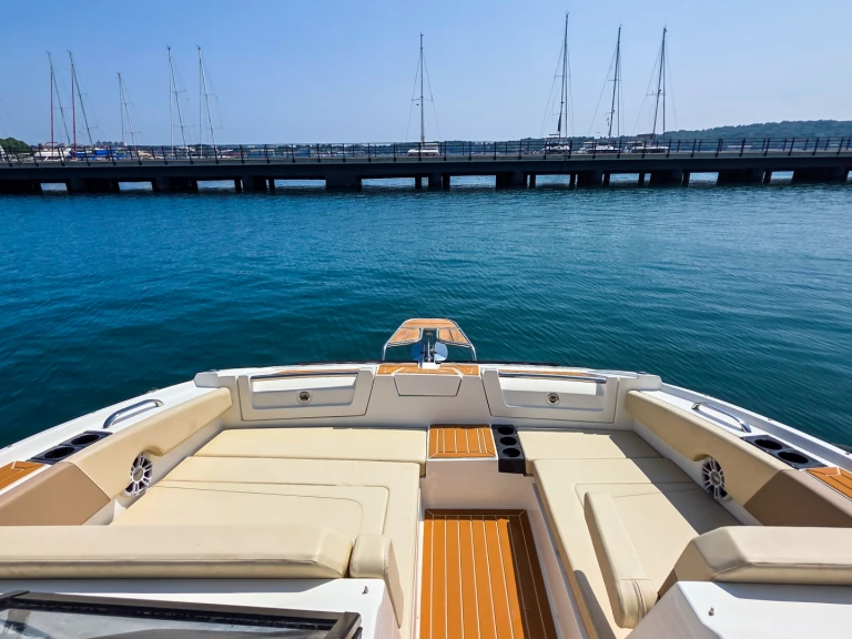 Wynajmij Aquila Aquila 32 Sport w Pula