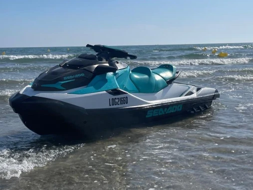 Sea-Doo GTX  między profesjonalistami a osobami prywatnymi w Le Grau-du-Roi