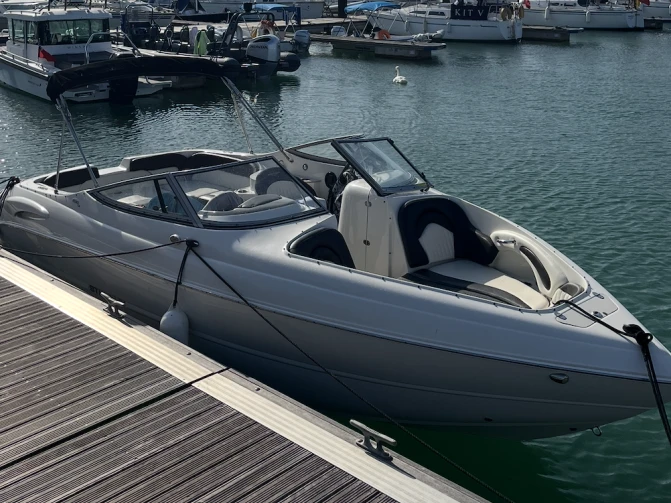 Wynajmij Motorówka z lub bez skippera Stingray w Poole