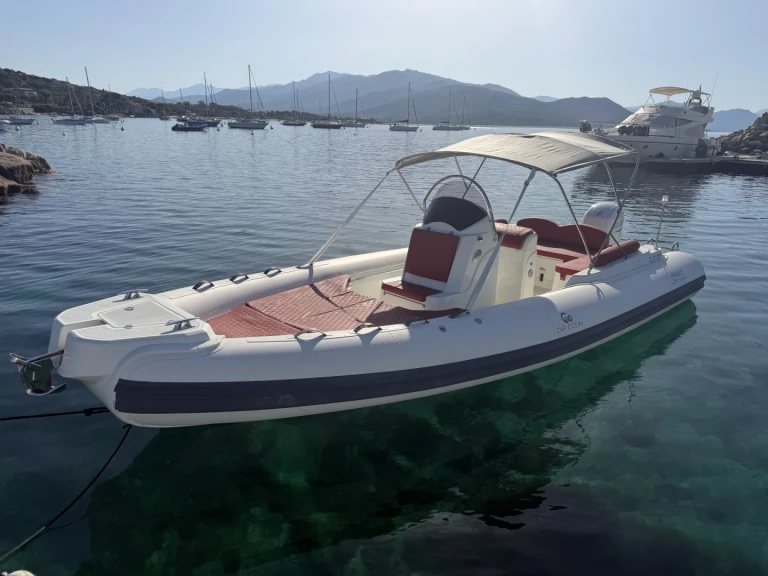 Fanale marine  FANALE 700 FALCHETTU między profesjonalistami a osobami prywatnymi w Porto Pollo
