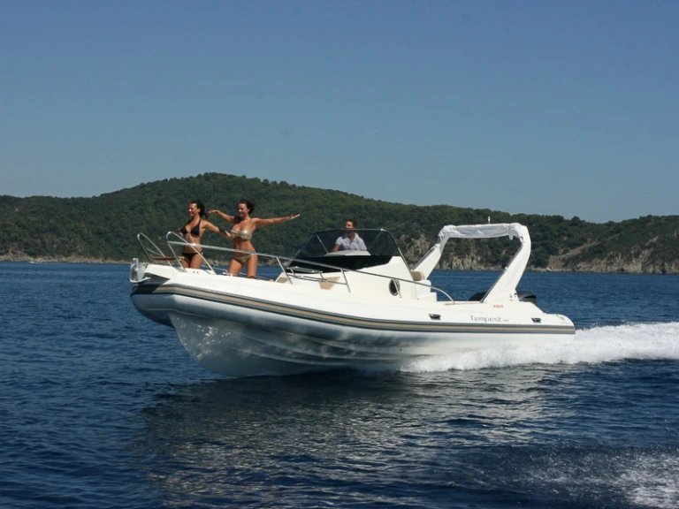 Wynajmij Capelli Tempest 1000 WA w Calvi