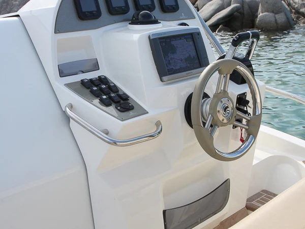 Wynajmij Łódż półsztywna z lub bez skippera Capelli w Calvi