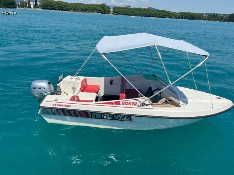 Wynajmij BATEAU SANS PERMIS w Annecy