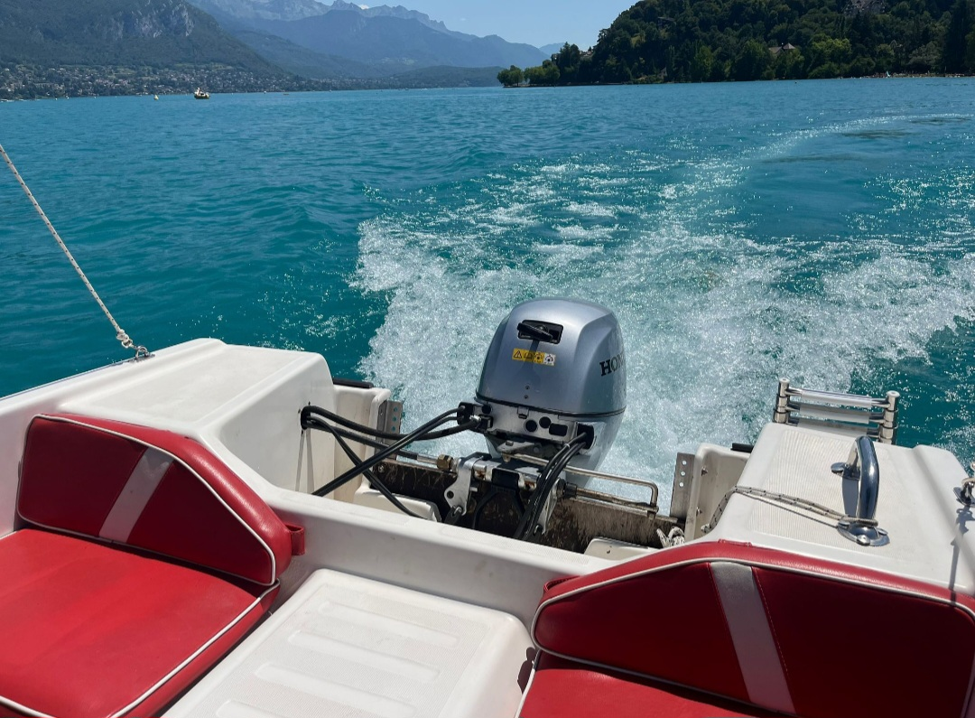 Wynajem łodzi Annecy tanio PERMIS